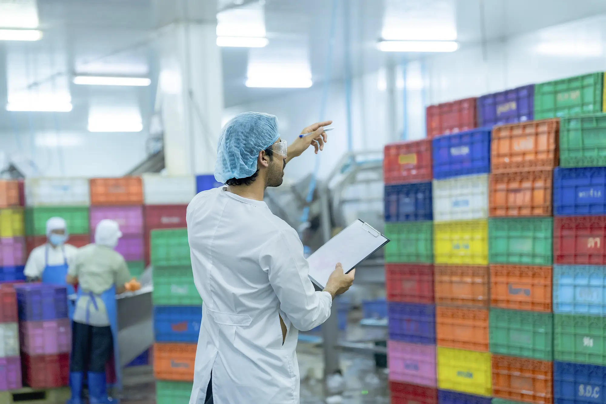 Pharma worker in PPE inside a GMP-validated cold storage suite