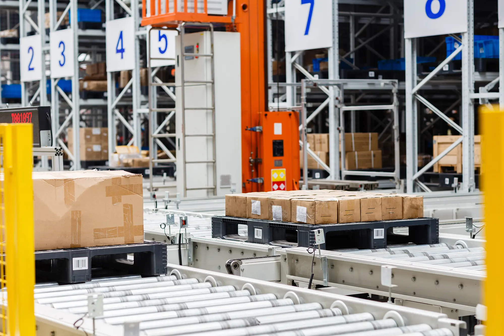 Multi-temperature 3PL cold storage with automated pallet handling line